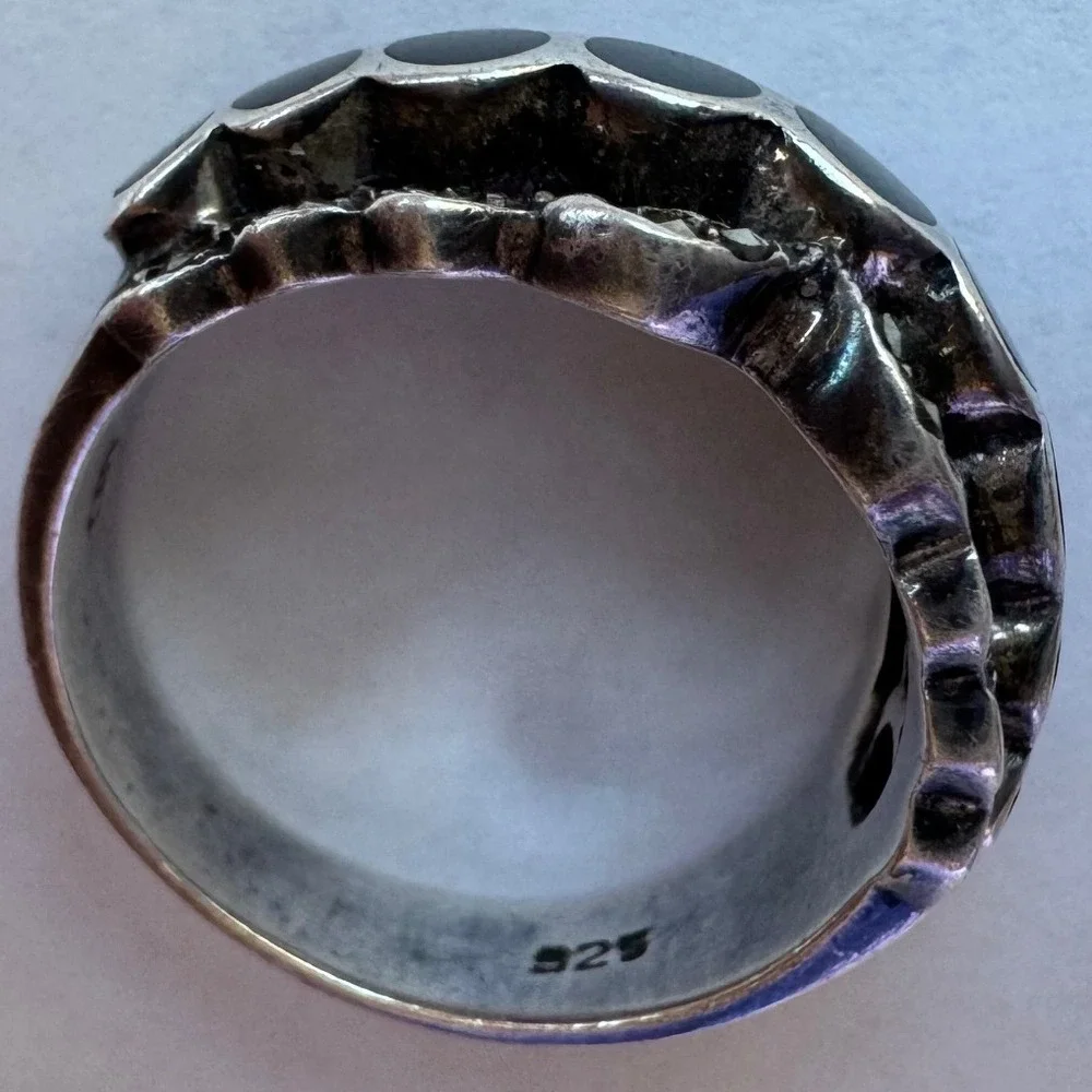 Vintage 925 Sterling Raven Black Circle Detailed Studded Statement Ring Moody